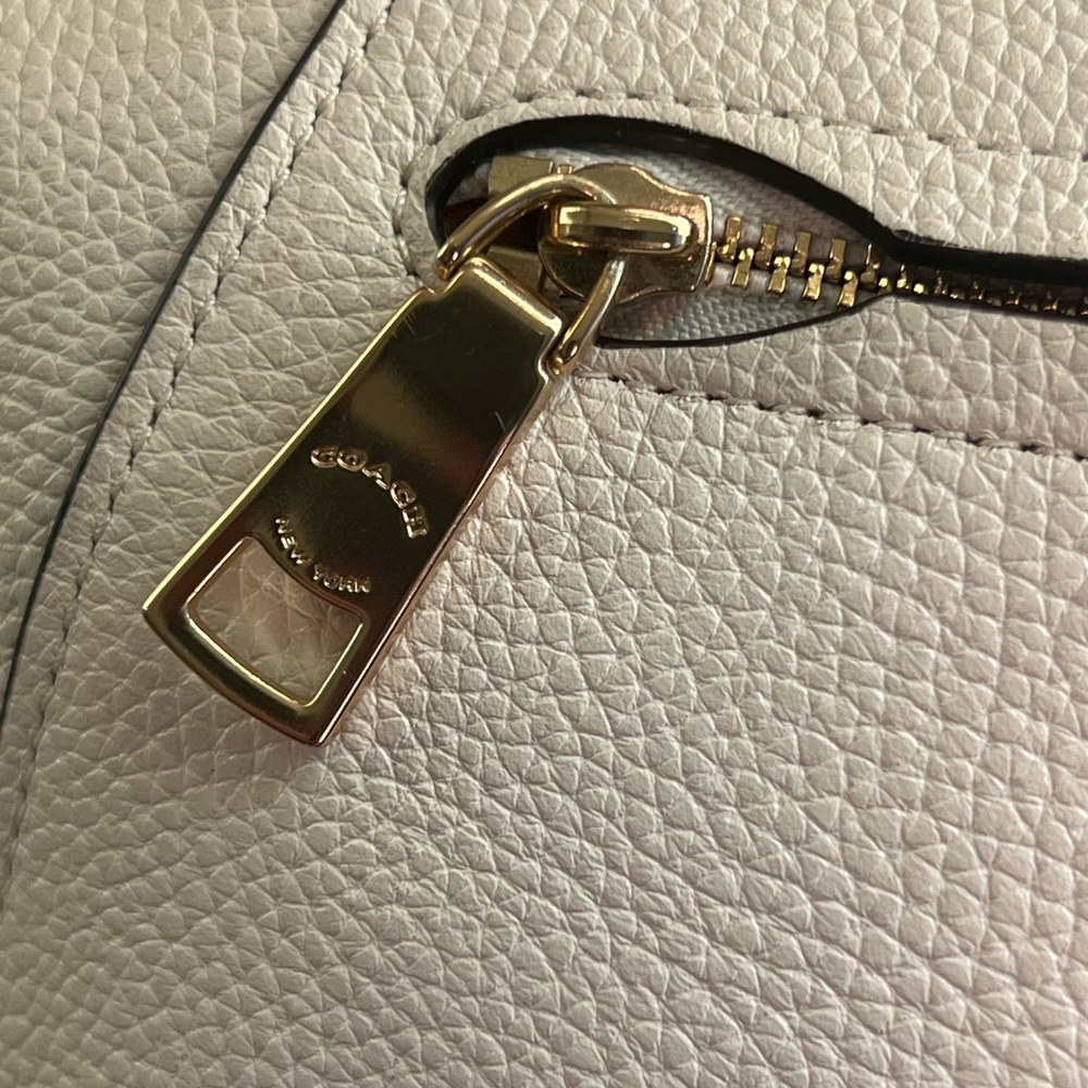 Coach ‼️‼️LIKE NEW ‼️‼️‼️pebbled leather Cream Crossbody Bag with Straps♥️♥️♥️ - Picture 7 of 17